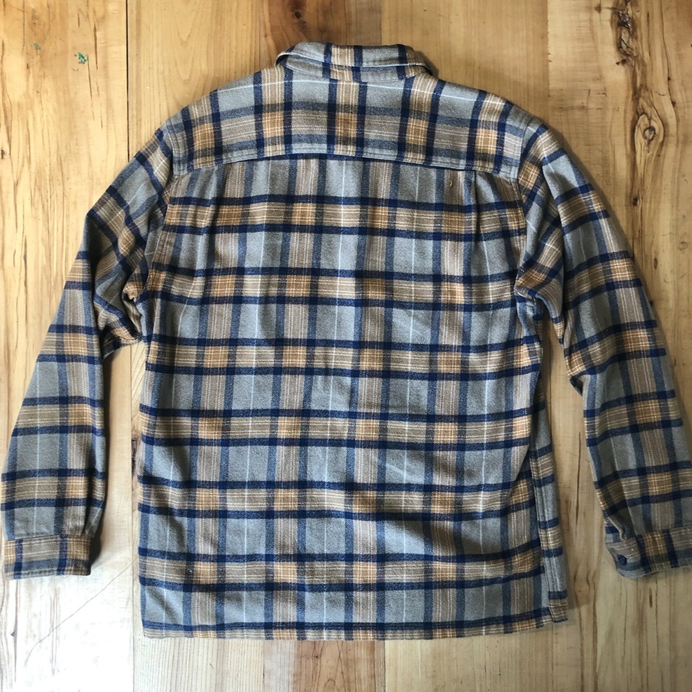 Patagonia Blue and Tan Plaid Casual Button Down Shirt - Picture 2 of 3